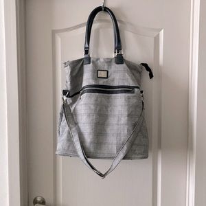 Extra large Anne Klein travel bag.
Great condition - Like New